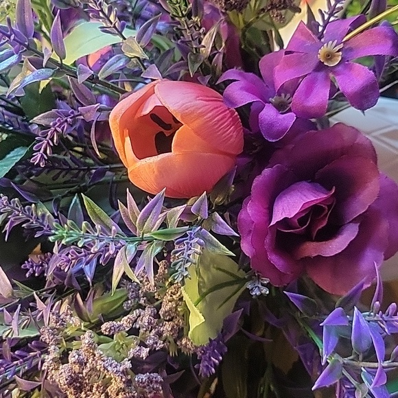 White ceramic purple silk flower arrangement - Picture 3 of 5